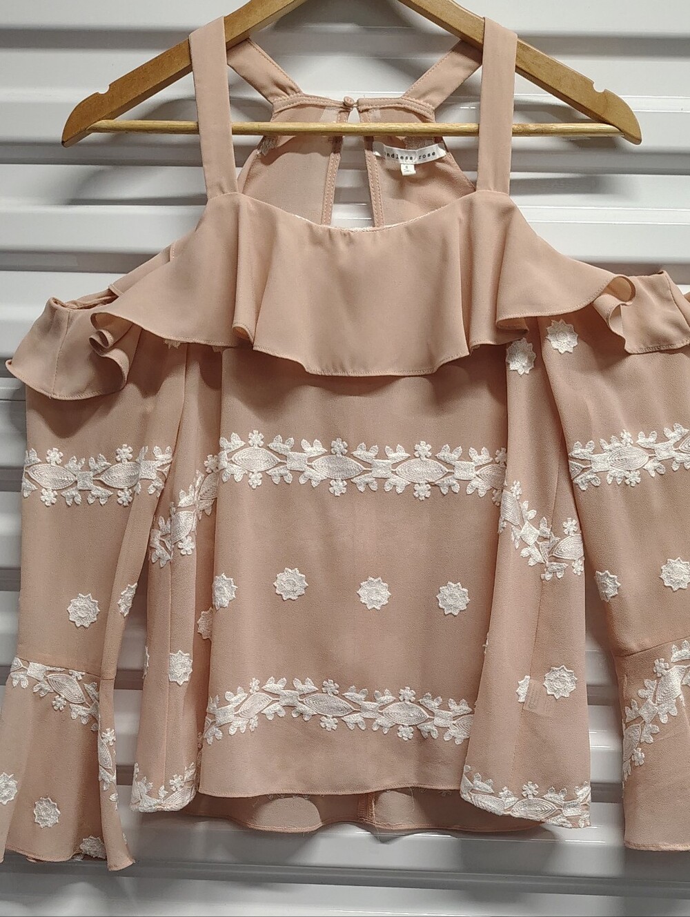 NWOT Anthropologie Blush Cold-shoulder Bell Sleeve Ruffled Embroidered Top Sz S